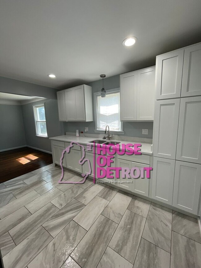 Primary Photo - 3 BEDROOM | 2 BATH | FREE PRE SCREEN