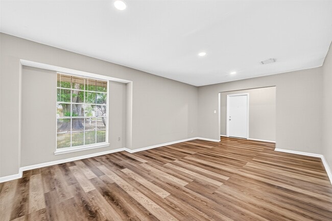 Building Photo - 403 Mistywood Dr
