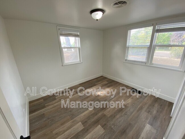 Building Photo - 1203 E Canby St