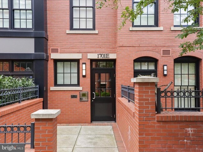 Building Photo - 1701 16th St N