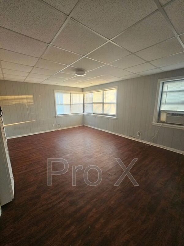 Building Photo - 126 E 13th St