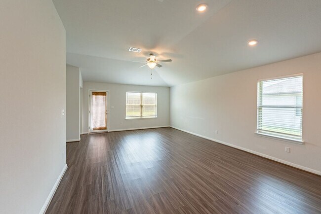 Building Photo - Experience Luxury Living: Perfect Blend of Comfort & Style in Your Dream Home! Schedule Viewing Now!