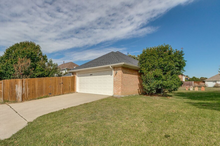 Building Photo - 11913 Wildwood Ln