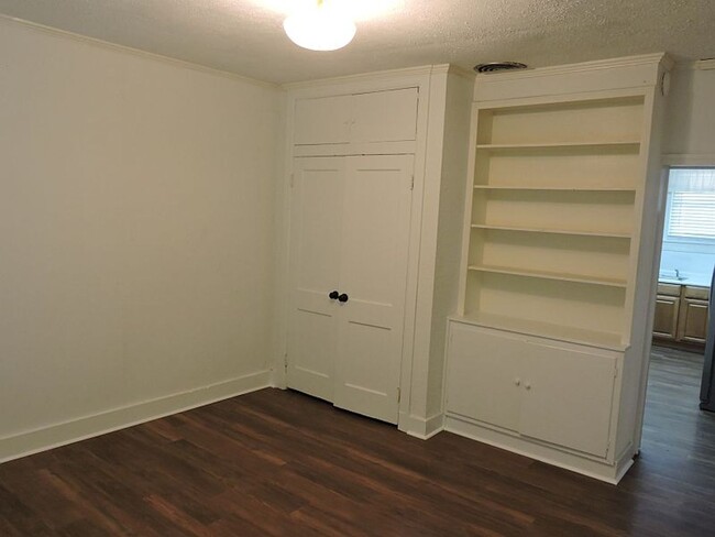 Building Photo - Great home near LSU Lakes