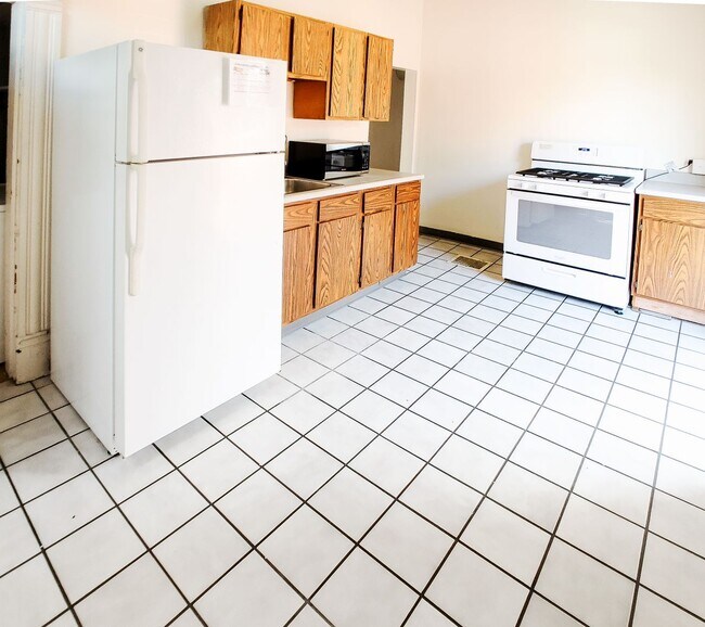 Building Photo - COMPLETELY UPDATED!! 2 bed/1 bath Close to Wexner Medical Center!