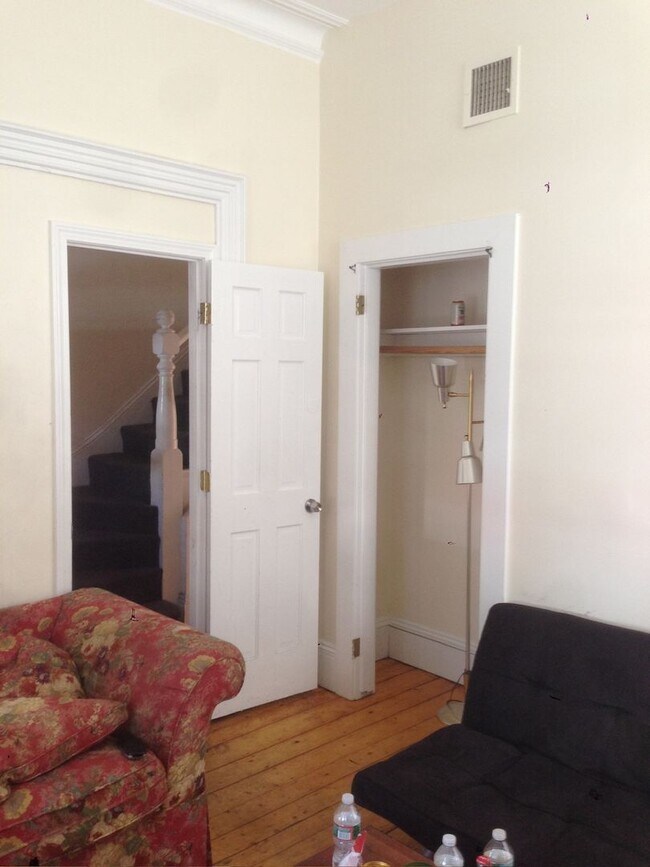 Building Photo - Single-Family House in Allston, In-Unit Laundry, Eat-in Kitchen, Big Bedrooms