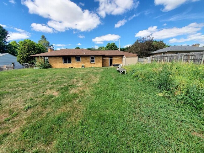Building Photo - Single Family Home in Desirable Kentwood