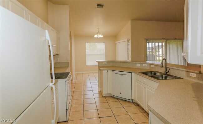 Building Photo - 710 SW 21st Terrace