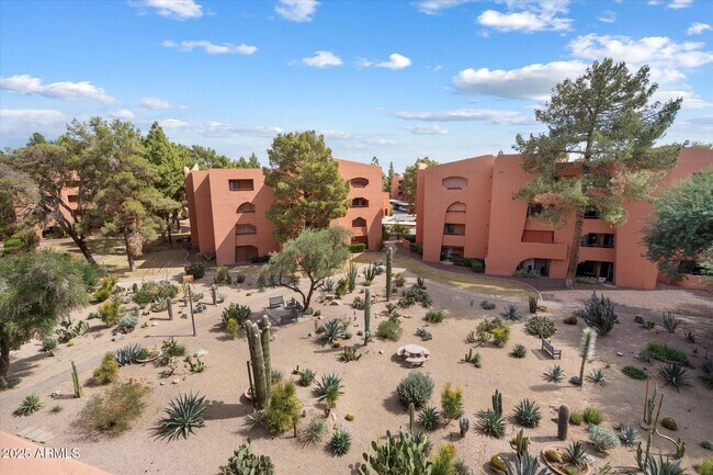 Primary Photo - 4303 E Cactus Rd