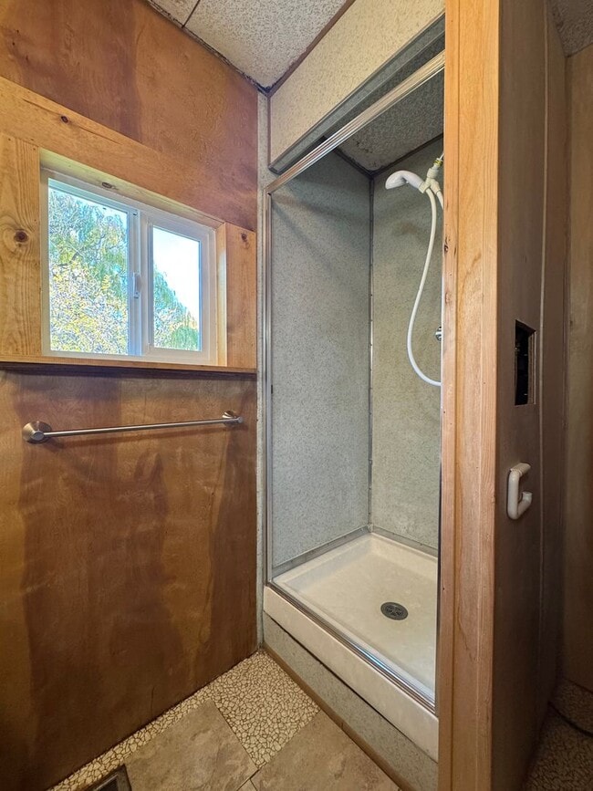 Building Photo - Spacious Pet-Friendly Rental on 3 Acres — ...