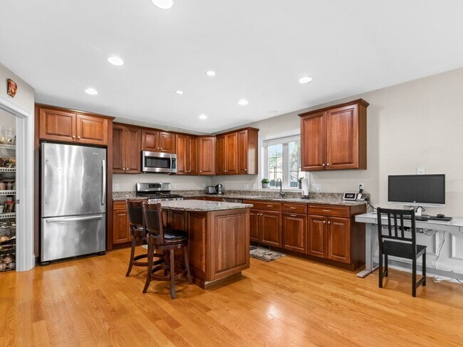 Building Photo - 22 Wellesley Ave