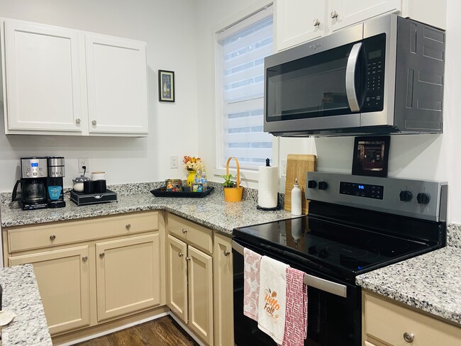 Building Photo - 900 Adams Rd