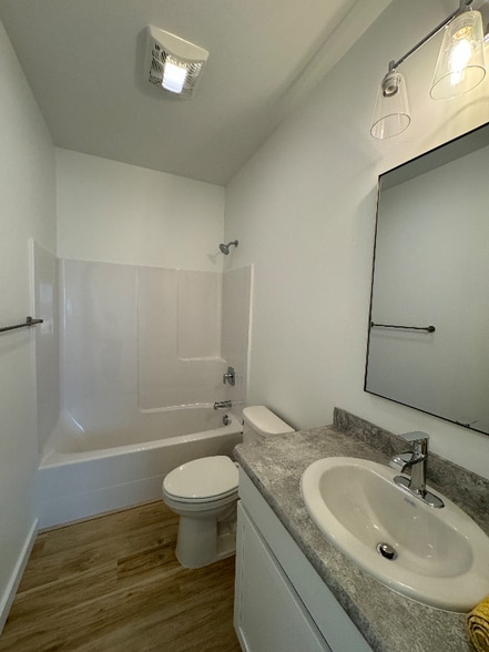 Building Photo - 226 Kinross Ct