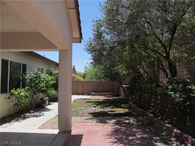 Building Photo - 7225 Fern Meadow St