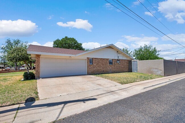 Building Photo - 1800 W 23rd St