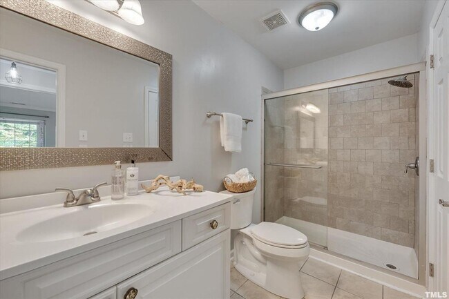 Building Photo - 1008 F Kingwood Drive, Chapel Hill, NC  27517