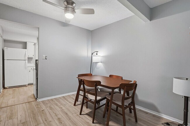 Building Photo - MINUTES to UNC!! 2 Bed 2.5 Bath Townhome - FURNISHED!  $500 Move in Incentive!