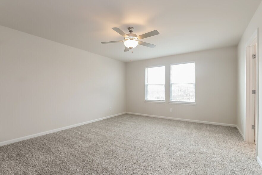 Building Photo - 5910 Green Ash Ct