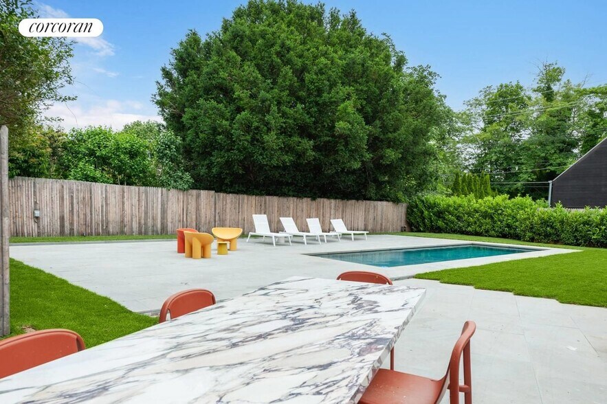 Building Photo - 47 Accabonac Rd