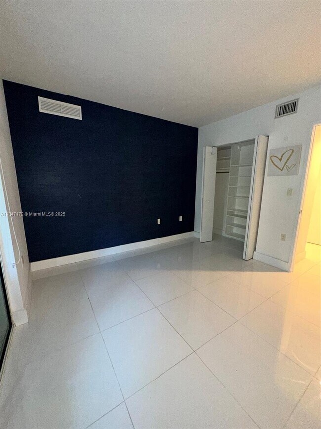 Building Photo - 200 Sunny Isles Blvd