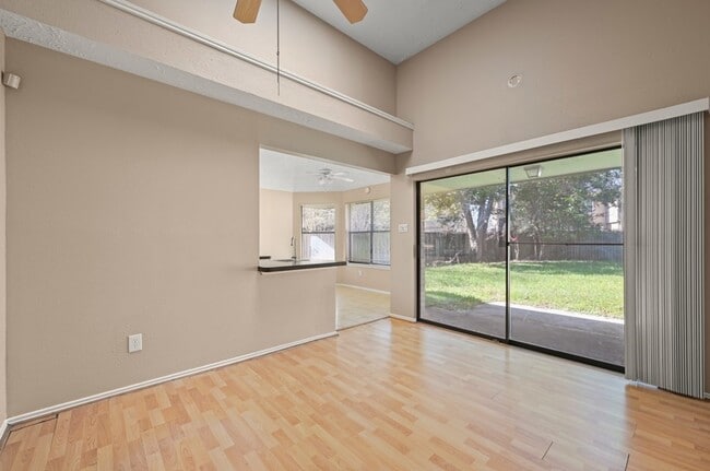 Building Photo - 6903 Foxcroft Ln