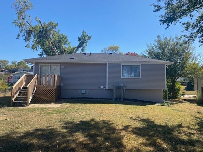 Building Photo - Newly Remodeled 3 Bedroom Elkhorn Home!