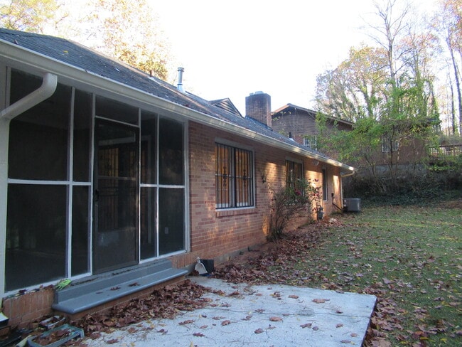 Building Photo - 2032 Rector Dr SW