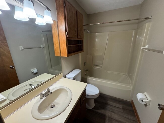 Building Photo - 2 bedroom for rent