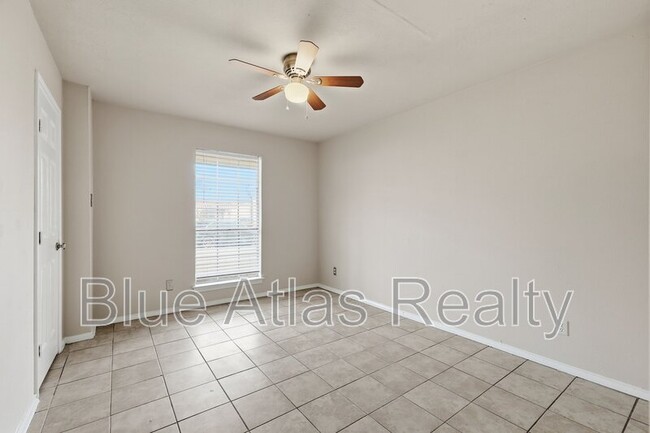 Building Photo - 702 Skyline Dr