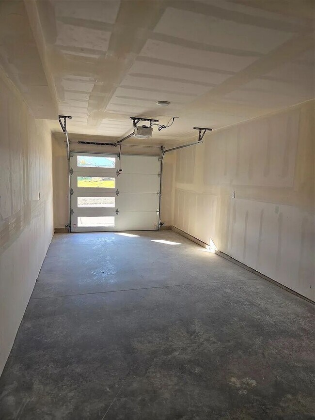 Building Photo - 819 9th Ave W