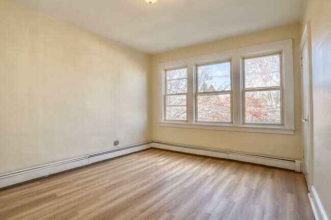 Building Photo - 84 Magnolia St