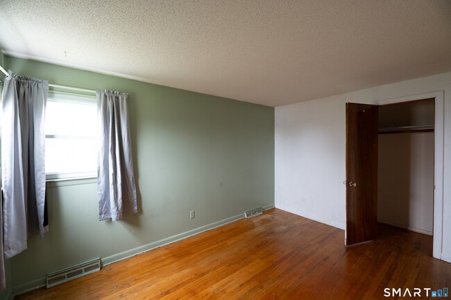 Building Photo - 3 Mountain View Dr