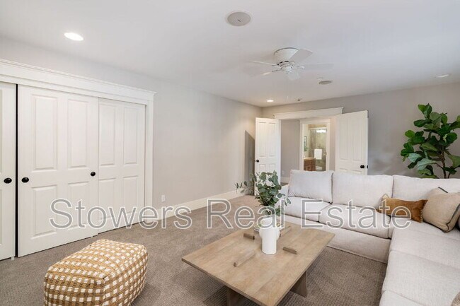 Building Photo - 775 Kirkcrest Rd