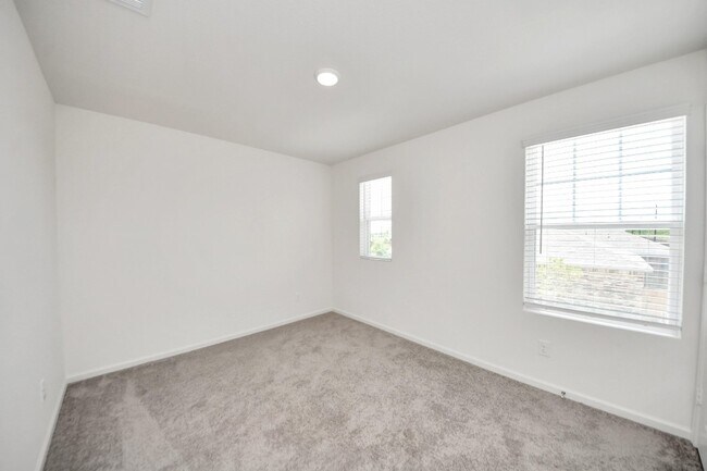 Building Photo - 10303 Rosemary