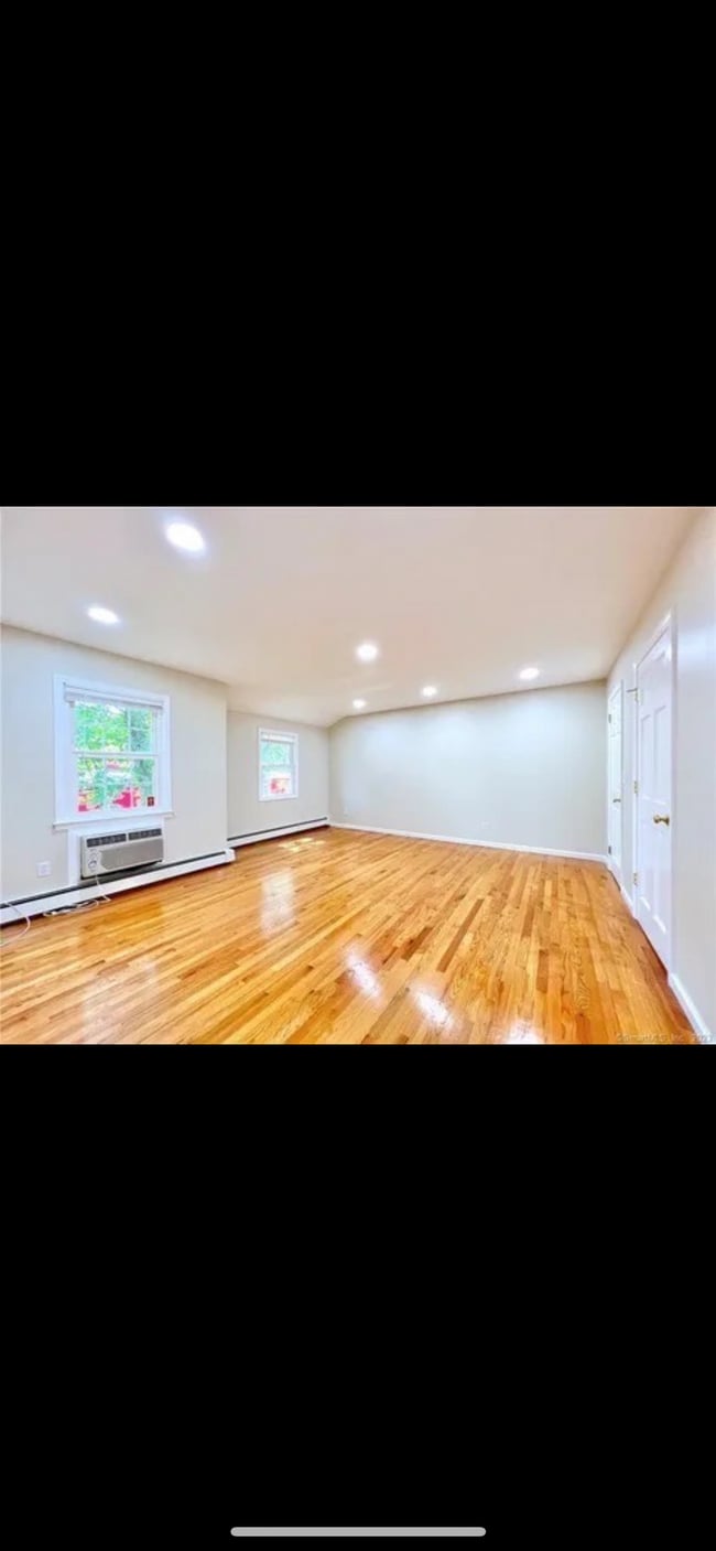 Building Photo - 68 Janet Cir