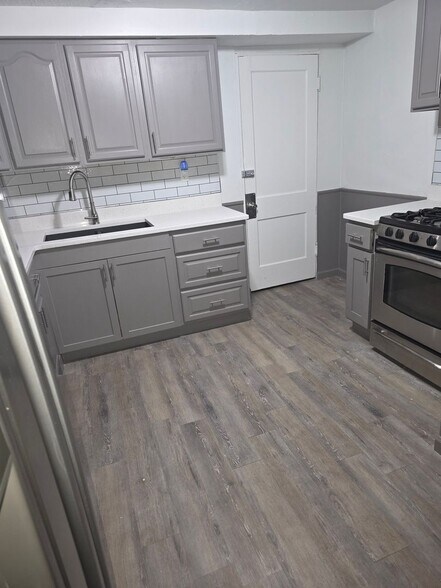 Building Photo - 650 E 130th St