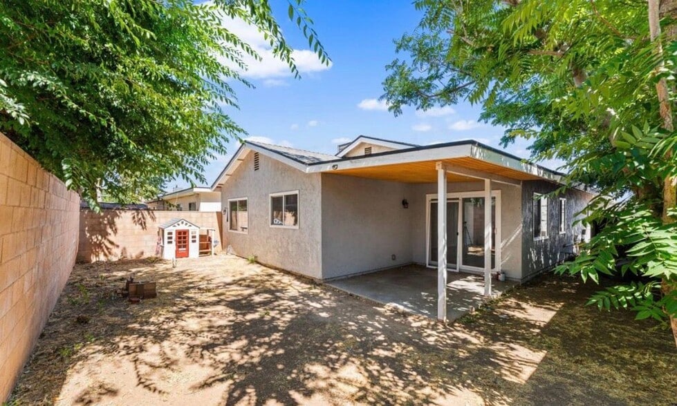 Building Photo - 3140 E Ave Q15