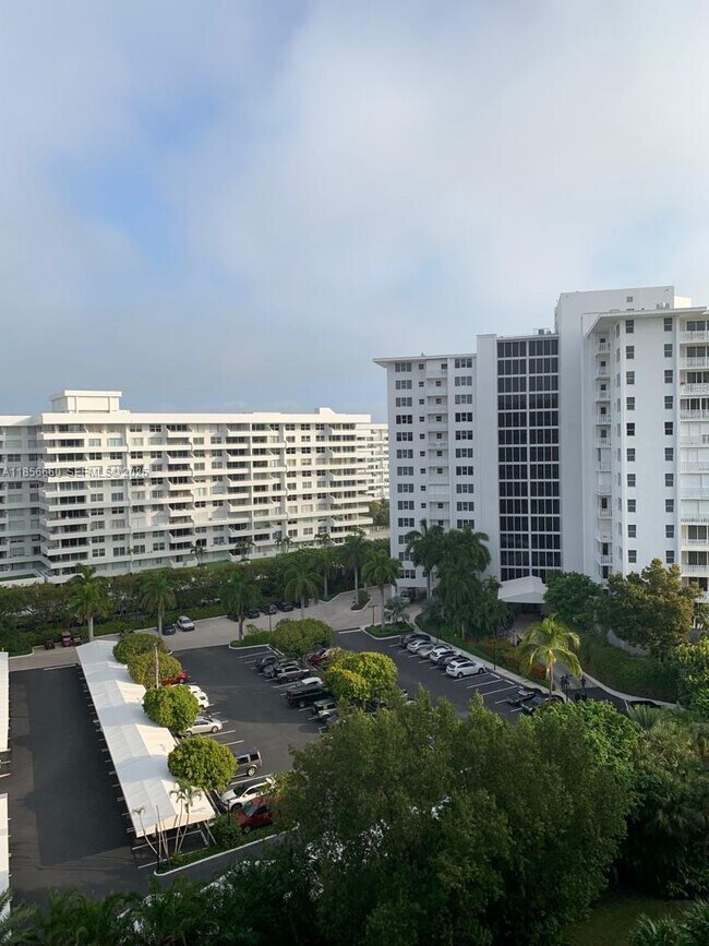 Building Photo - 251 Crandon Blvd