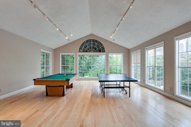 Building Photo - 1535 Lincoln Way