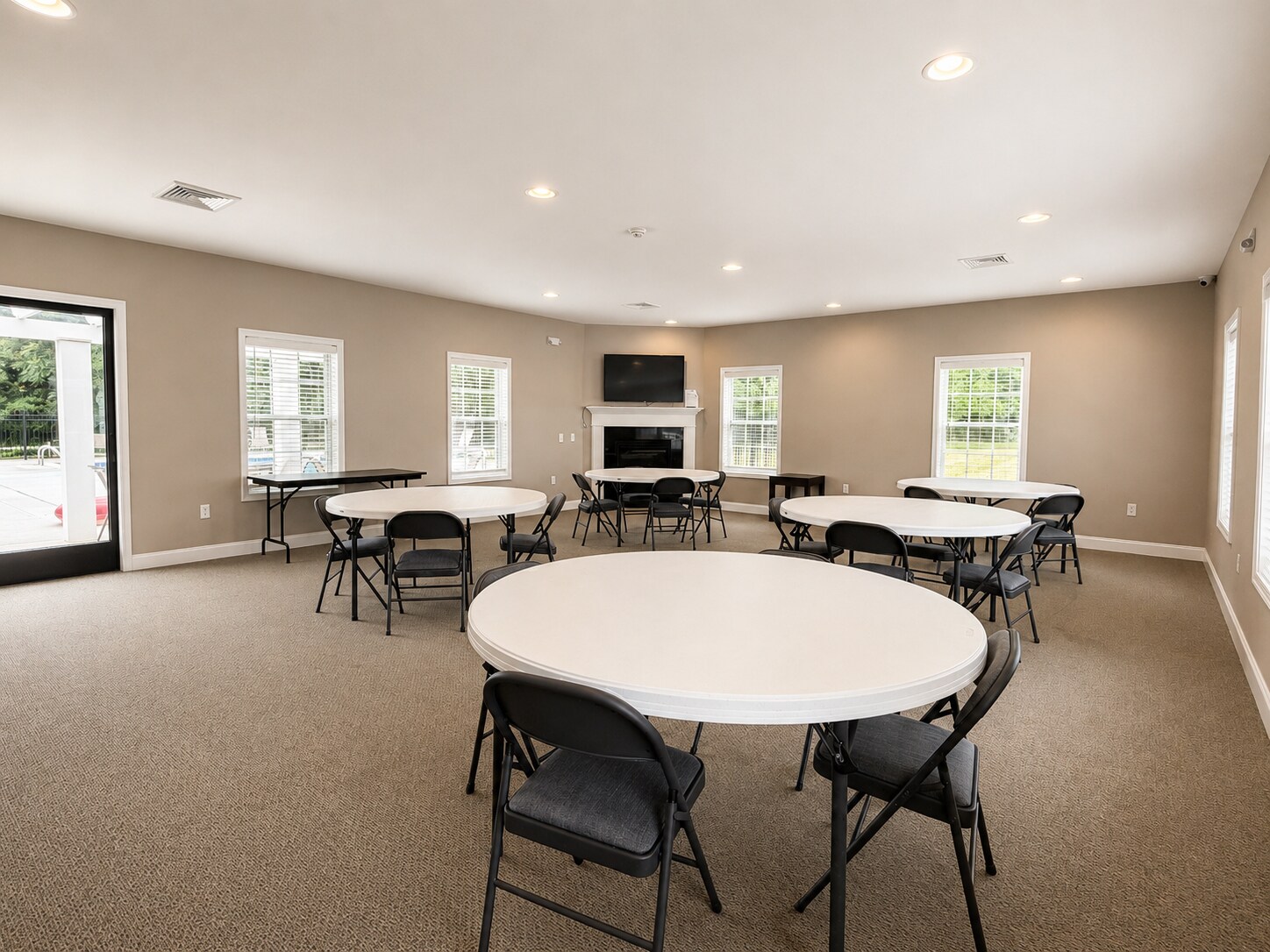 Building Photo - 721 Farmwood Ln