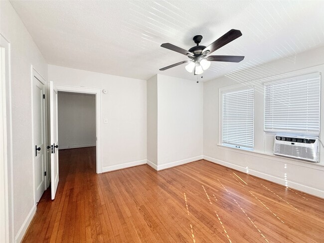 Building Photo - 1126 Berthea St