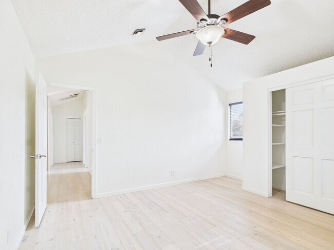 Building Photo - Trade Winds at Gilbert