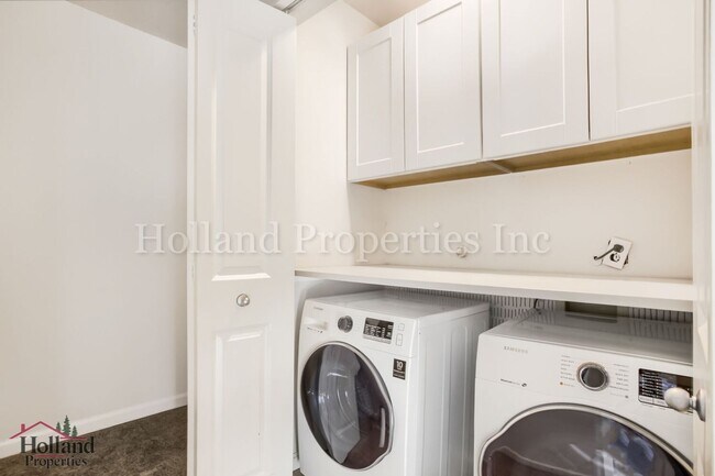 Building Photo - 16028 SW Gage Ln