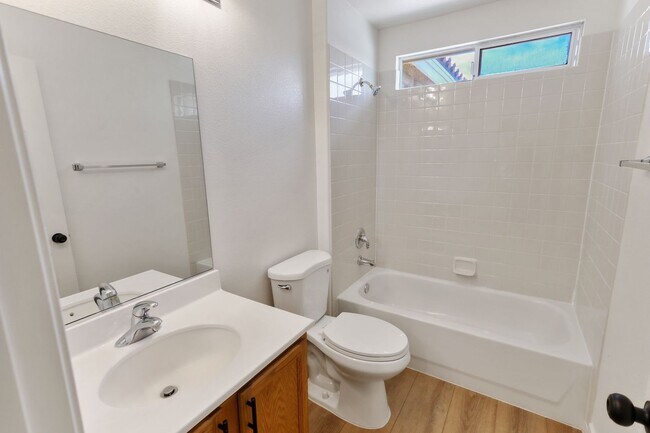 Building Photo - 5870 Lustrous Ct