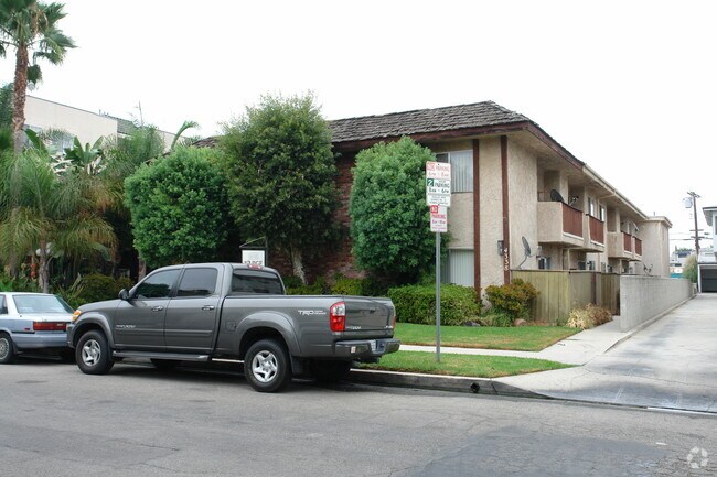 Primary Photo - 4338 Mammoth Ave