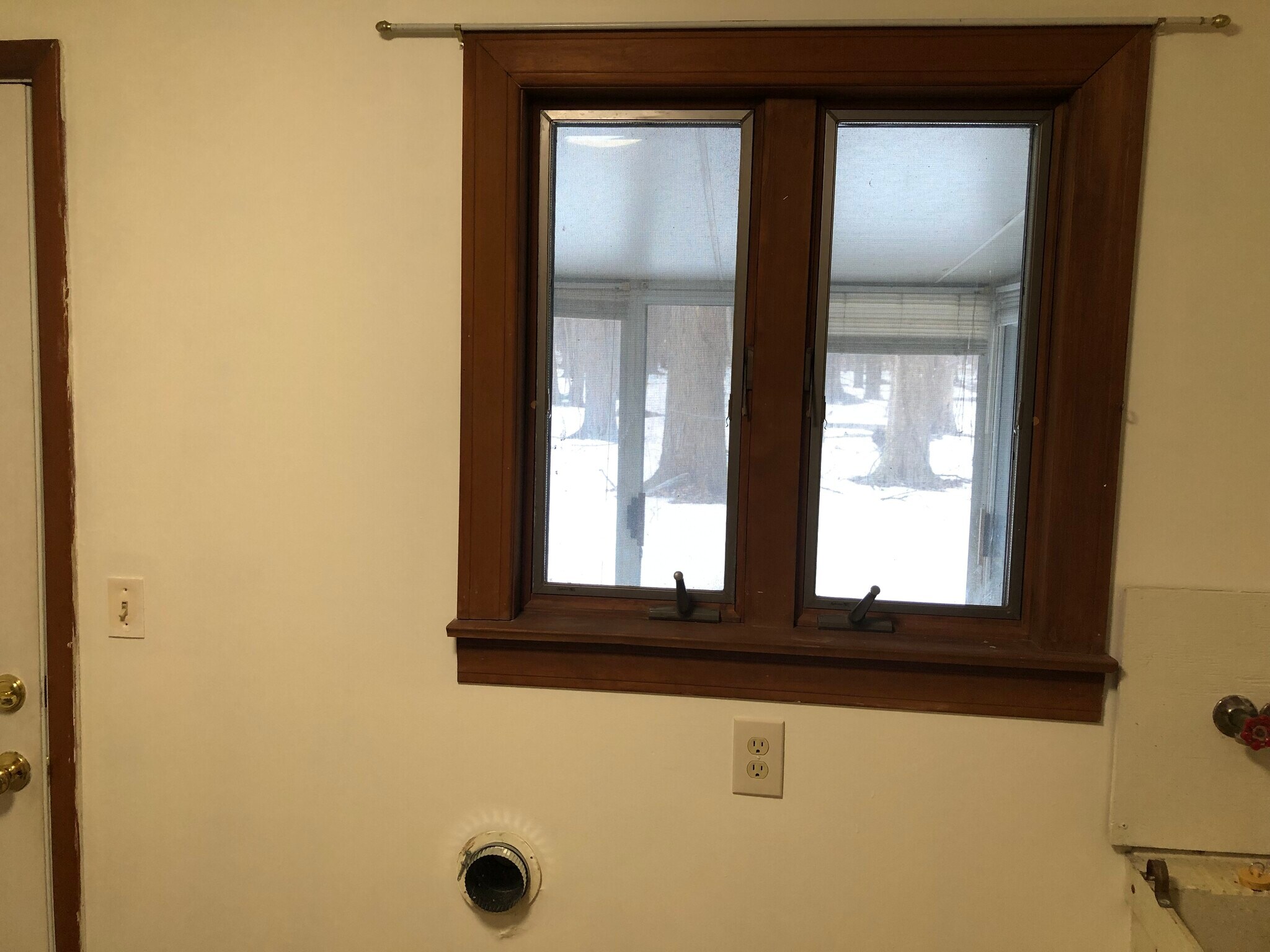 Laundry Room - 36287 Behm Dr