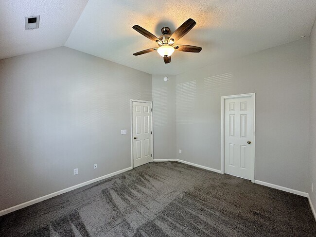 Building Photo - Beautiful 2 Story Home in Raleigh!