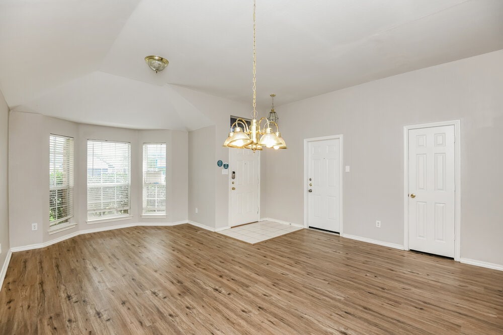 Building Photo - 633 Crystal Brook Dr
