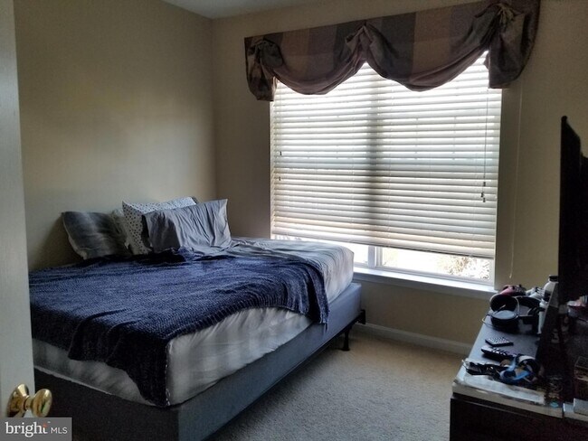 Building Photo - 181 Hudson Dr