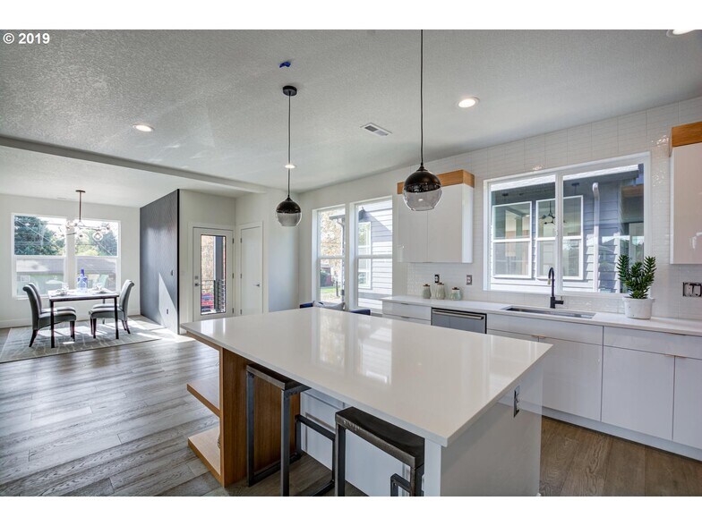 Building Photo - 2873 SE 41st Ave